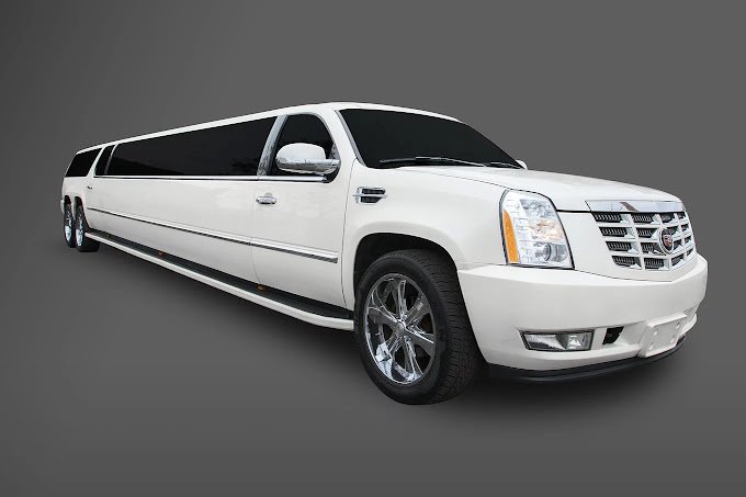 Lakeville Luxury Party Bus & Limousine Rentals for Memorable Nights.